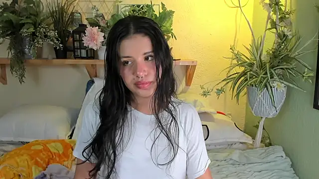 Snapshot of MiaaRose chatting on January 25, 2025, 5:29 am MiaaRose online show from January 25, 2025, 5:29 am