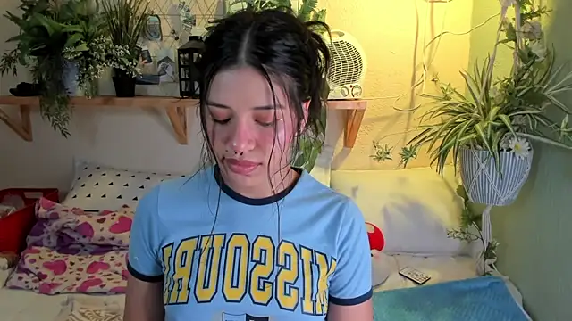 Snapshot of MiaaRose chatting on January 7, 2025, 3:57 am MiaaRose online show from January 7, 2025, 3:57 am