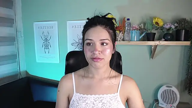 Snapshot of MiaaRose chatting on November 14, 2025, 4:43 pm MiaaRose online show from November 14, 2025, 4:43 pm