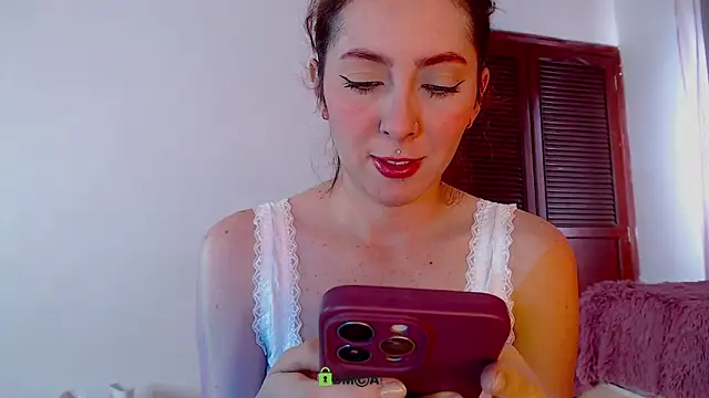 lanaturner  online show from September 9, 2025, 9:02 pm