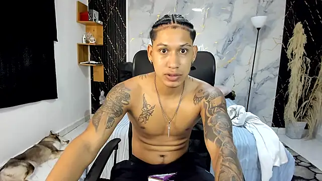 Snapshot of slim_master12 chatting on August 8, 2026, 9:33 pm slim master12 online show from August 8, 2026, 9:33 pm