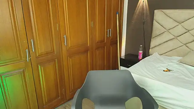 Raquel jones online show from September 29, 2025, 7:41 pm