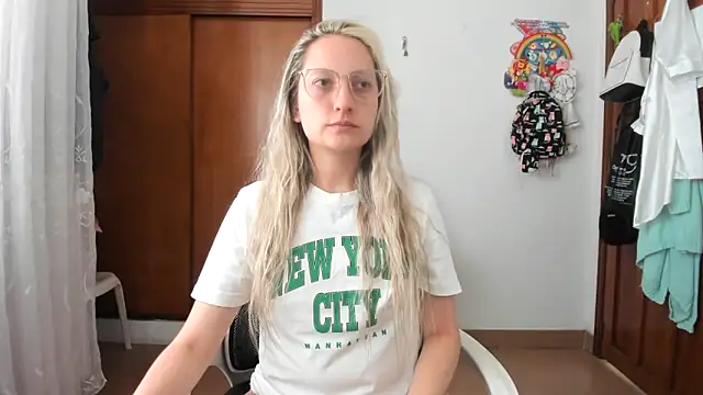 Adele johnsonn1 online show from November 11, 2025, 3:40 pm