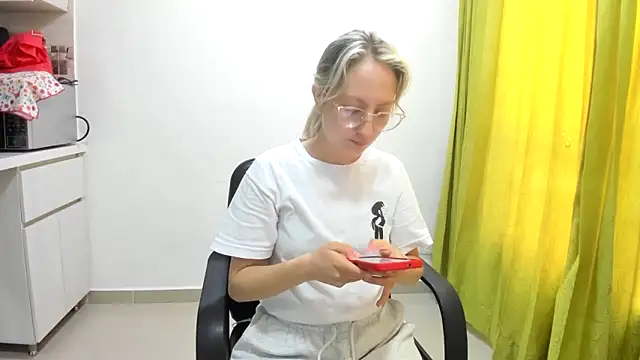 Adele johnsonn1 online show from March 18, 2025, 2:50 pm