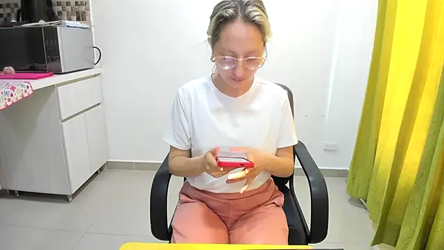 Adele johnsonn1 online show from February 20, 2025, 2:57 pm