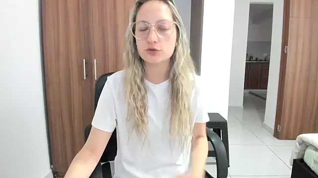 Adele johnsonn1 online show from September 17, 2025, 4:09 pm