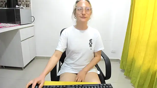 Adele johnsonn1 online show from February 28, 2025, 7:46 pm