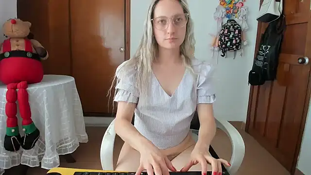 Adele johnsonn1 online show from May 15, 2026, 6:39 pm