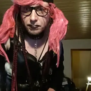 Snapshot of Family666Zombie chatting on April 24, 2026, 10:23 pm Family666Zombie online show from April 24, 2026, 10:23 pm