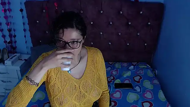 Snapshot of lunazulsj chatting on February 11, 2025, 1:20 pm lunazulsj online show from February 11, 2025, 1:20 pm