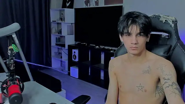 MarkBrowniii online show from September 19, 2025, 5:22 am