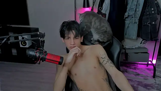 MarkBrowniii online show from February 14, 2025, 2:33 pm