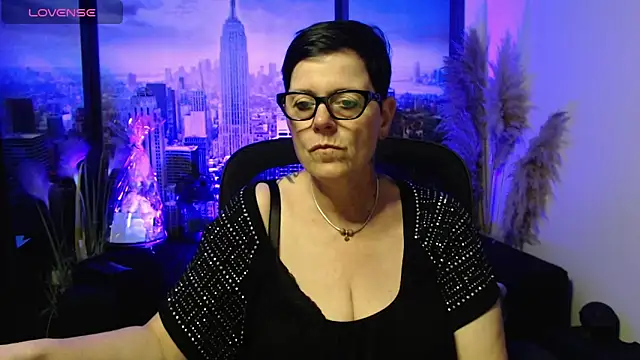 ninarandmann online show from June 3, 2026, 8:13 pm