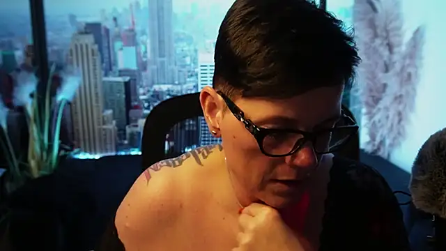 ninarandmann online show from November 15, 2025, 5:28 pm