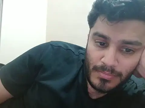 Snapshot of robintoit chatting on June 18, 2026, 5:29 pm robintoit online show from June 18, 2026, 5:29 pm