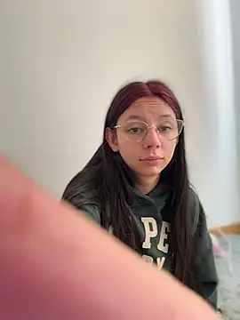 Bonniepark online show from December 3, 2025, 6:07 pm