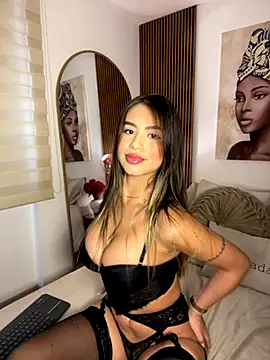  laura 02 online show from October 2, 2025, 3:15 pm