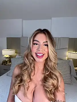 Snapshot of _laura_02 chatting on June 29, 2026, 8:30 pm laura 02 online show from June 29, 2026, 8:30 pm