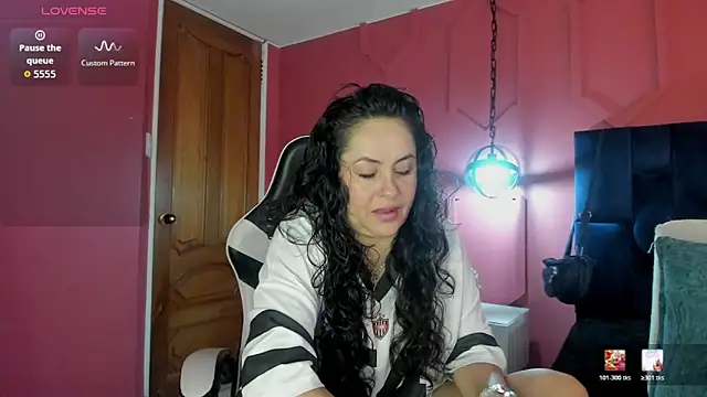 Snapshot of hanny_milf chatting on June 2, 2026, 11:32 am hanny milf online show from June 2, 2026, 11:32 am