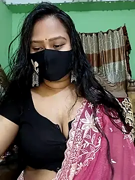 Idhika Paul online show from March 18, 2025, 8:05 pm