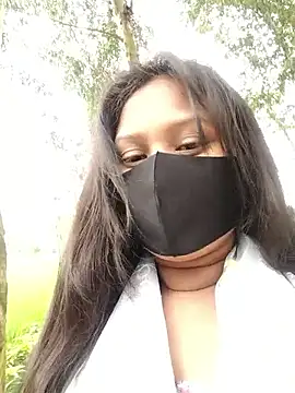 Idhika Paul online show from September 15, 2025, 3:07 am