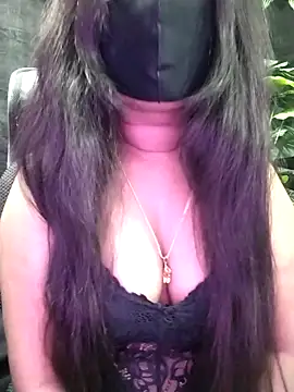 Idhika Paul online show from November 24, 2025, 12:05 pm