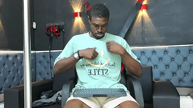 Snapshot of Terrance_z chatting on November 3, 2025, 8:23 pm Terrance z online show from November 3, 2025, 8:23 pm