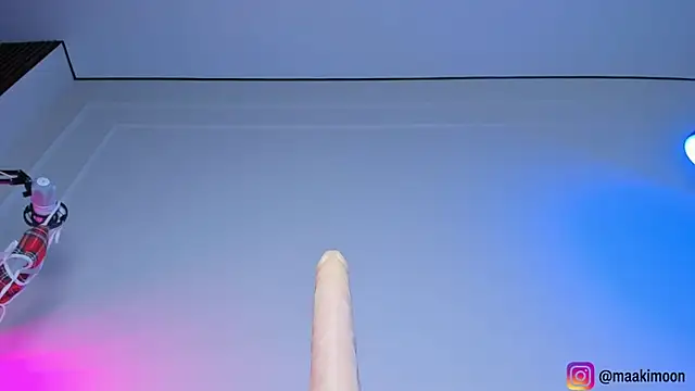 maakimo online show from November 22, 2025, 5:06 am