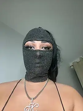 kamila french online show from March 20, 2025, 10:51 pm