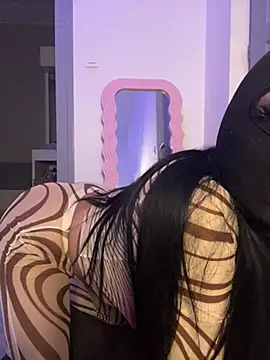 kamila french online show from February 28, 2026, 11:15 pm