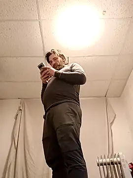 Armyexhibitionistvet online show from April 4, 2026, 7:15 am