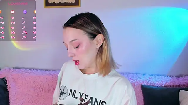 CrystalRey online show from November 16, 2025, 6:51 am