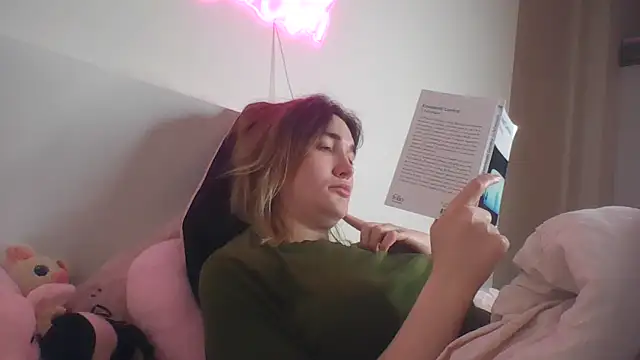 Snapshot of Icy__Diamond chatting on November 24, 2025, 10:43 pm Icy Diamond online show from November 24, 2025, 10:43 pm