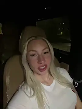 LuisaBecker online show from March 14, 2025, 9:32 pm