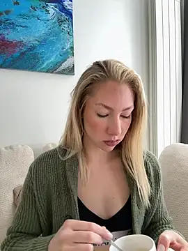 LuisaBecker online show from April 24, 2026, 9:11 am