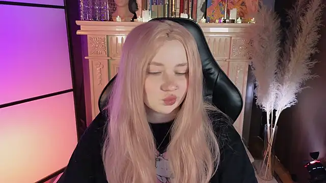 carolina elf online show from March 29, 2026, 5:31 am