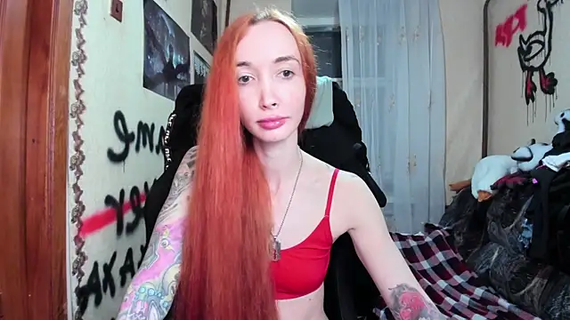 Roxy Silver online show from October 4, 2025, 9:05 pm