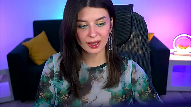 NicoleMun online show from March 4, 2025, 9:00 pm