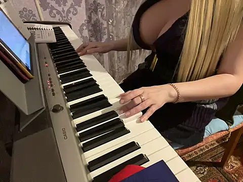 Snapshot of mila_von_tease chatting on December 10, 2024, 6:28 pm mila von tease online show from December 10, 2024, 6:28 pm