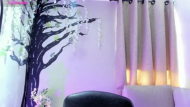  AlejaCruz  online show from September 19, 2025, 5:06 pm