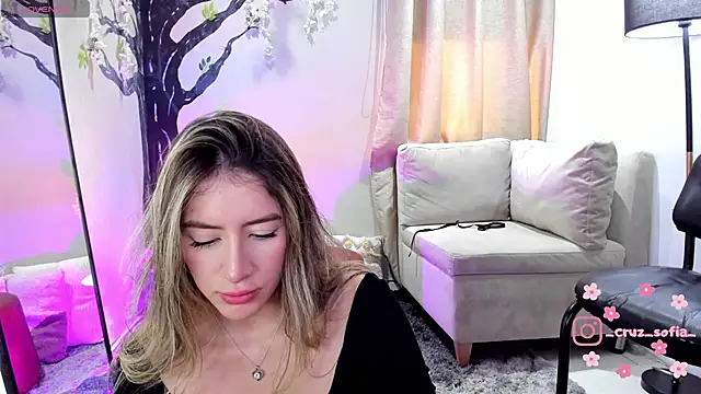  AlejaCruz  online show from March 27, 2026, 7:04 pm