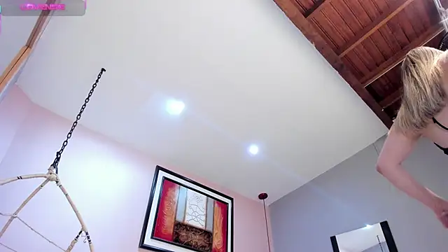  AlejaCruz  online show from December 17, 2025, 9:20 pm