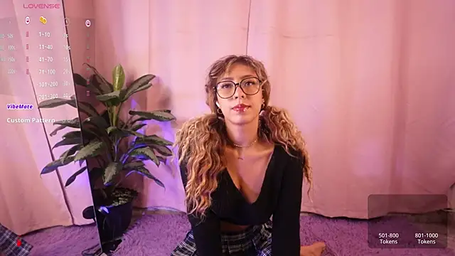 Snapshot of Miranditta chatting on March 1, 2025, 1:32 am Miranditta online show from March 1, 2025, 1:32 am