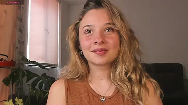 Sophy Bunny online show from March 3, 2025, 7:49 pm