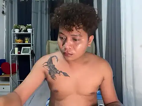 asian sweetboy online show from February 20, 2026, 11:34 am