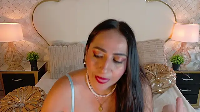 MayraVegas online show from November 28, 2025, 1:44 pm