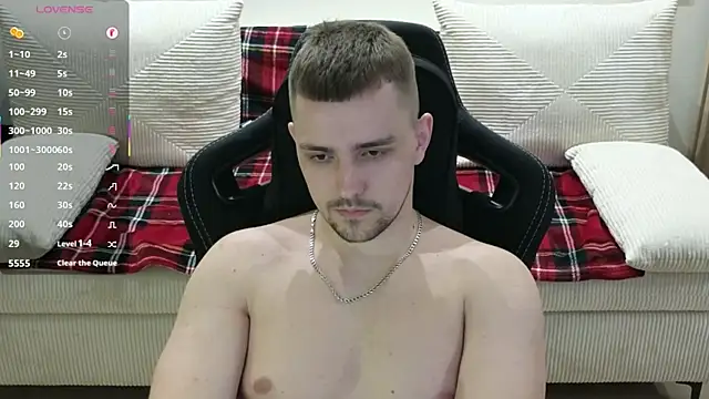 Snapshot of Larstar01 chatting on February 5, 2026, 11:33 pm Larstar01 online show from February 5, 2026, 11:33 pm