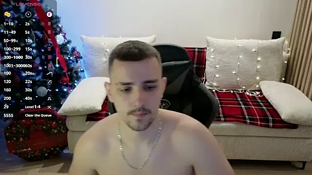 Snapshot of Larstar01 chatting on December 4, 2025, 11:48 pm Larstar01 online show from December 4, 2025, 11:48 pm