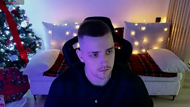 Snapshot of Larstar01 chatting on January 11, 2026, 11:11 pm Larstar01 online show from January 11, 2026, 11:11 pm