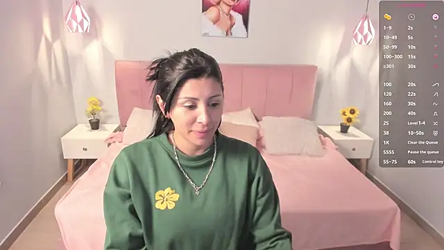 tiffani  love online show from March 17, 2025, 1:39 pm